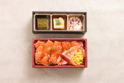 【2,300円】to-un-beハーブマリネタスマニアサーモン バルサミコちらし寿司弁当（3種のミニ小鉢付き）