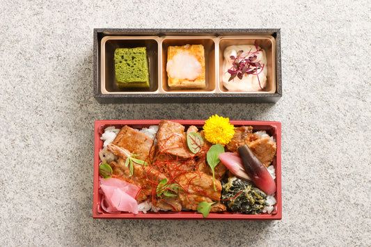 【1,450円】5月限定 霧島黒豚の焼豚重弁当（3種のミニ小鉢付き）