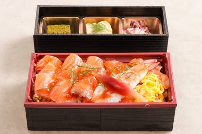 【2,300円】to-un-beハーブマリネタスマニアサーモン バルサミコちらし寿司弁当（3種のミニ小鉢付き）