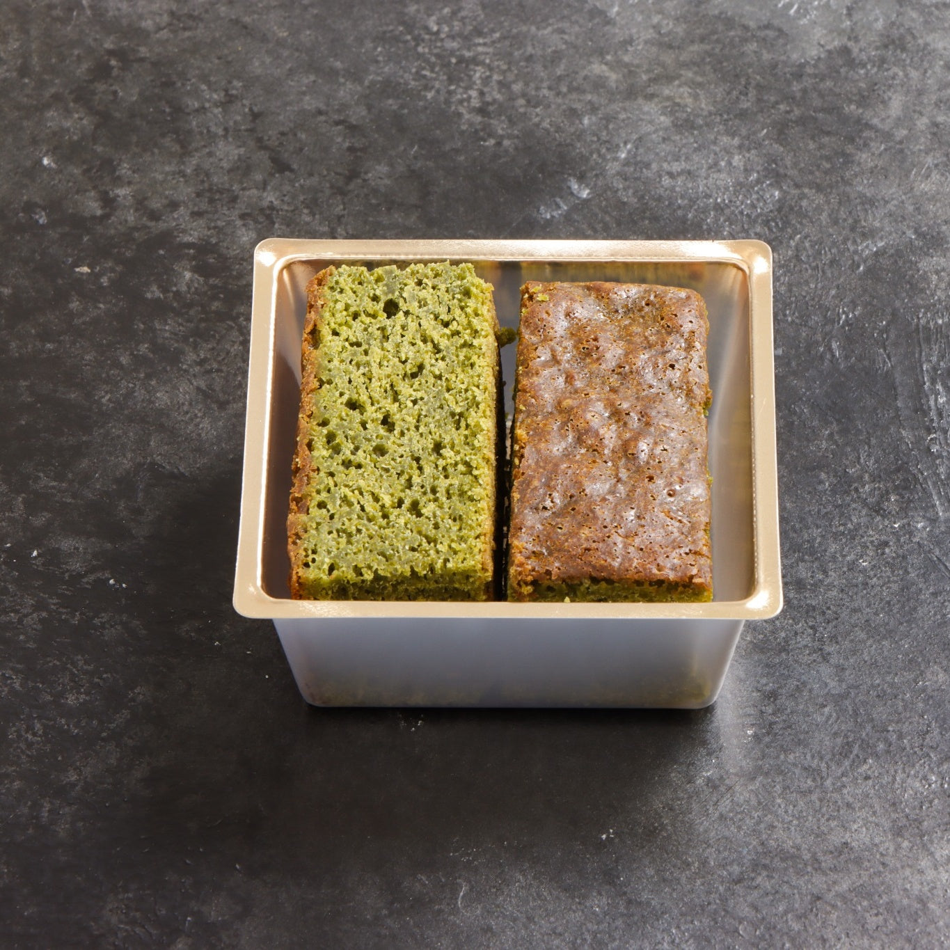 抹茶とホワイトチョコのガトーショコラ