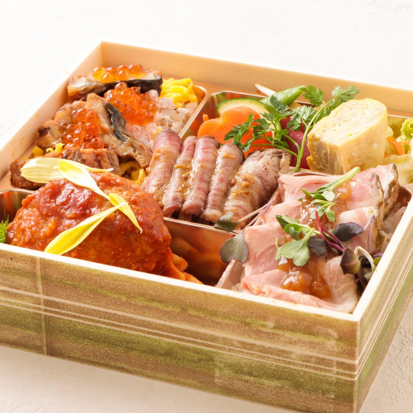 【2,200円～】和牛麹漬けステーキ×イベリコ豚ハンバーグ×ハーブローストポーク～鰻いくら蟹の洋風ちらし～