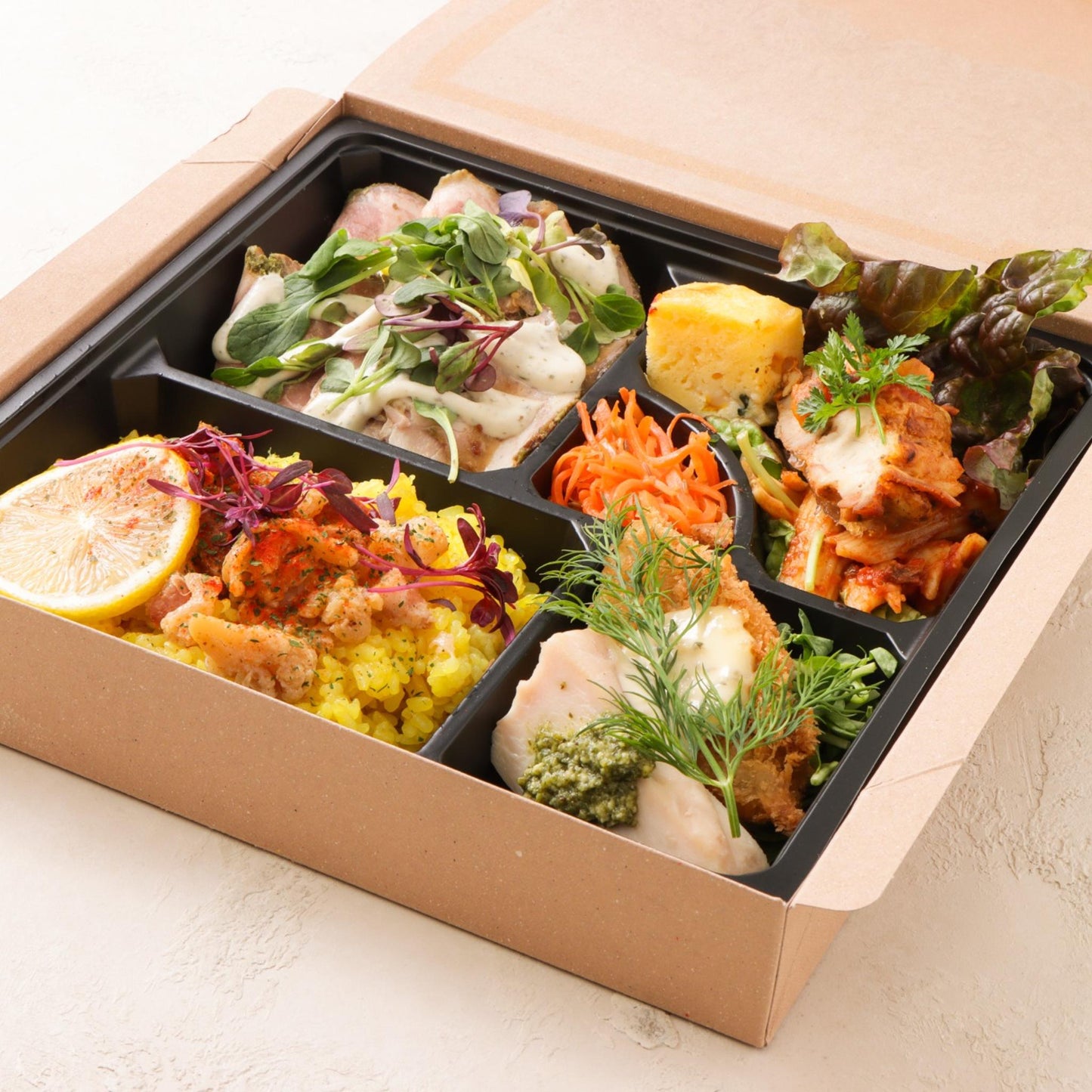 【1,860円～】ハーブローストポーク 香草フロマ ージュソース&カリフラワーとベーコンのパエリア