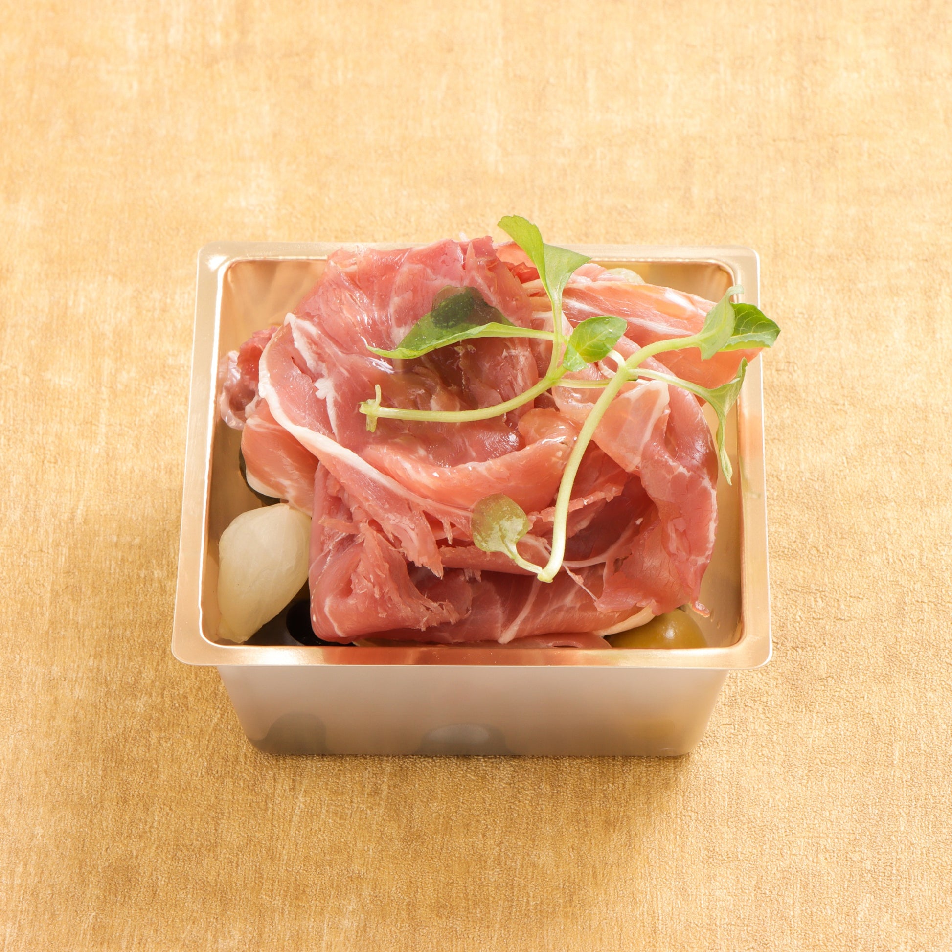 ハモンセラーノ アソート（オリーブ、ピクルスと共に）