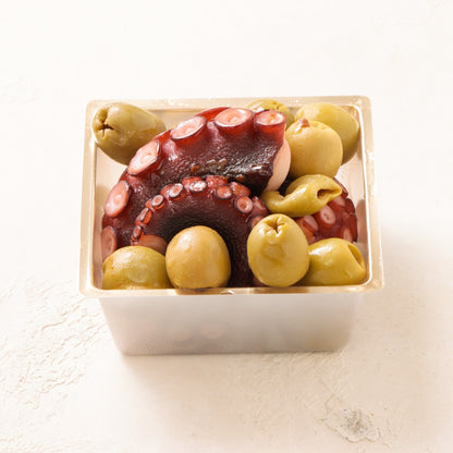 真蛸のコンフィ　オリーブのあしらい