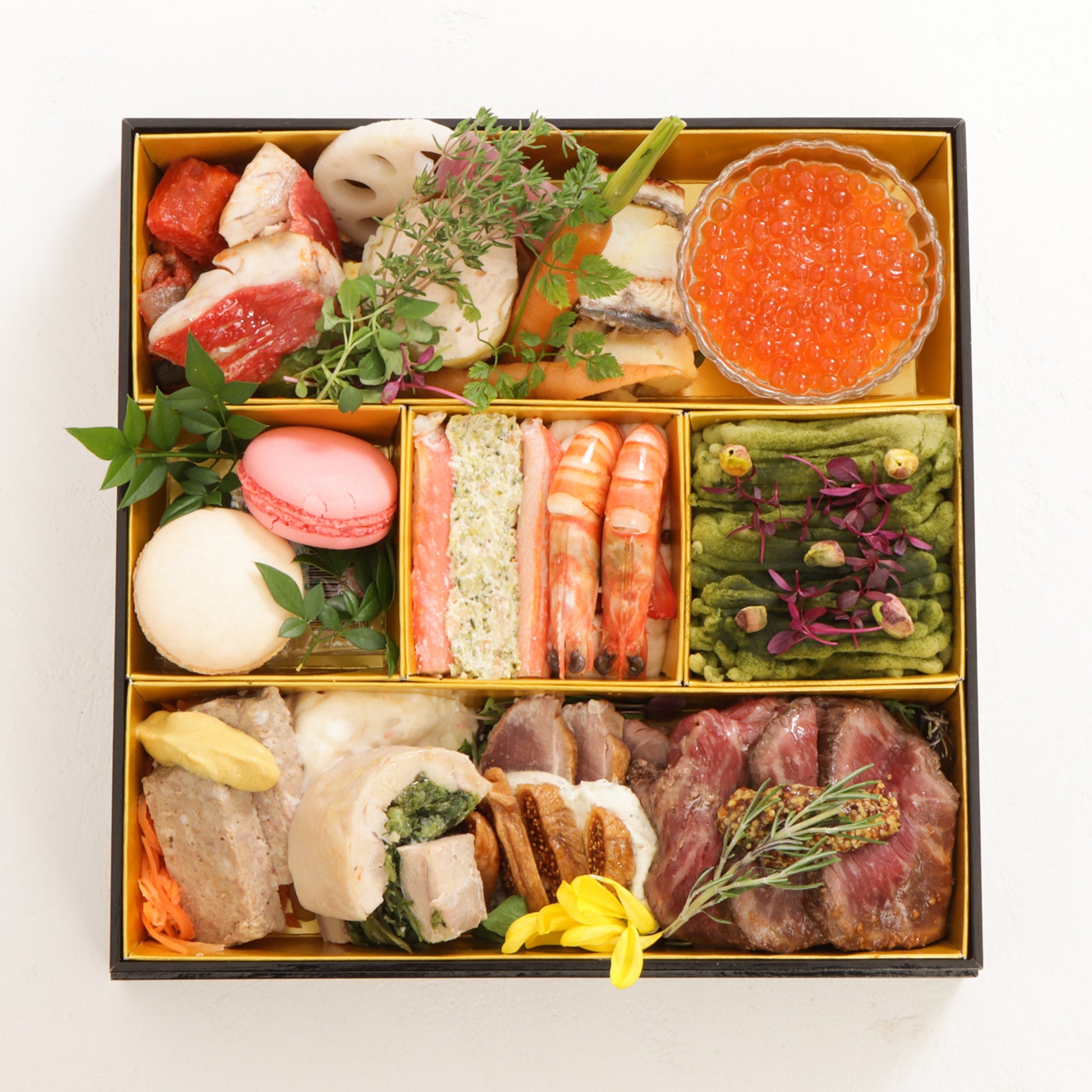 前菜からメイン、デザートまで楽しめるコース料理のようなおせち